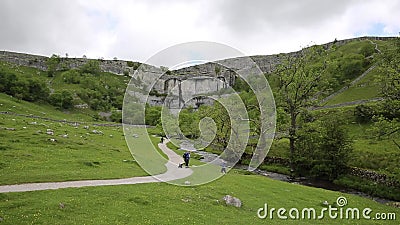 Malham zatoczki Yorkshire dolin parka narodowego Anglia gościa UK przyciąganie Malham zatoczki Yorkshire dolin parka narodowego Anglia gościa UK przyciąganie