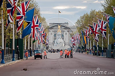THE MALL, LONDON - 4 May 2023: Sign pointing to Buckingham Palace ahead of the Coronation of King Charles Editorial Stock Photo