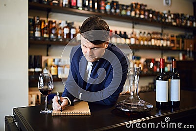 Man helping customers choose the correct wine for a meal or budget Stock Photo