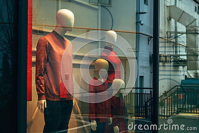 Mannequin with red percentage discount t-shirt in clothing store shopwindow, handheld footage Stock Photo