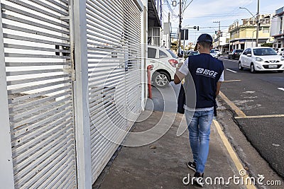 Census taker at the door of a house to collect data Editorial Stock Photo