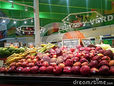 SuperMarket manzanas bananas frutas apples Editorial Stock Photo