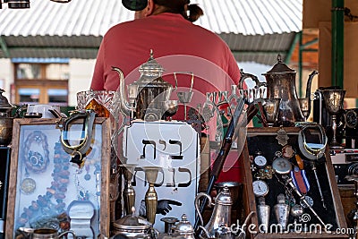 Market stall catering to tourists, selling Judaica and vintage items of Jewish interest, in Plac Nowy, Kazimierz, Krakow Poland Stock Photo