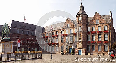 Marketplace with Jan Wellem equestrian statue Editorial Stock Photo