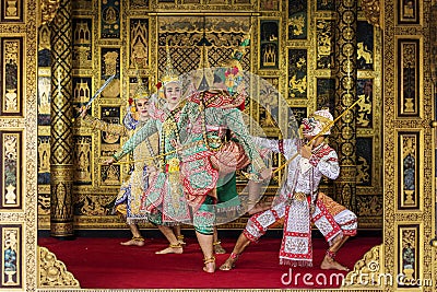 Masked giant dancing khon ramayana khon Ravana and Hanuman. Traditional ancient and classical dance traditions, literature and art Stock Photo