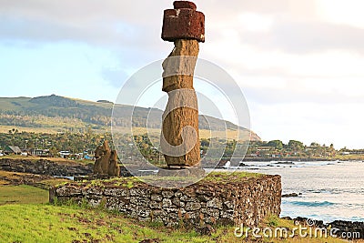 Massive Moai Statue with Pukao Hat of Ahu Ko Te Riku Ceremonial Platform on the Pacific West Coast, Easter Island, Chile Stock Photo