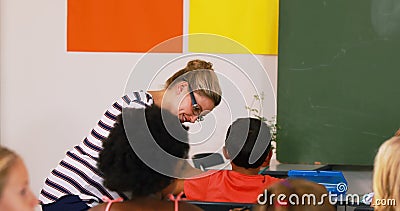 A matemática de ensino do professor à escola caçoa na sala de aula filme A matemática de ensino do professor à escola caçoa na sala de aula filme