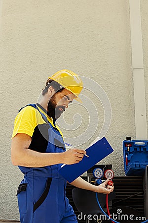 Mechanic filling out insurance contract Stock Photo