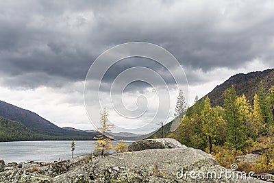 Medial Multinskiye lake, Altai mountains autumn landscape Stock Photo