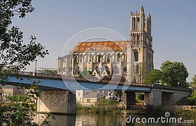 The medieval Collegiate Church of Our Lady of Mantes in the small town of Mantes-la-Jolie, about 50 km west of Paris Stock Photo