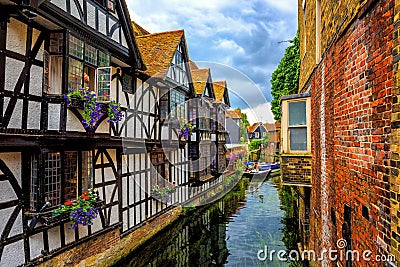 Medieval houses and river Stour in Canterbury Old Town, Kent, En Stock Photo