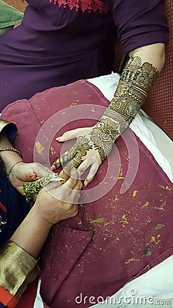 Detailed process of applying intricate pattern Henna on hand Stock Photo