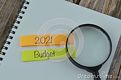 Memo note written with text 2021 BUDGET Stock Photo