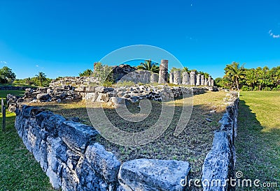 Mexico, Cancun, Mayan ruins , El Rey archaeological zone. Colonnaded temple Editorial Stock Photo
