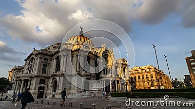 MEXICO-CITY, MEXICO - OKTOBER 13, 2015: Bellas Artes in zacht avondlicht timelapse stock video MEXICO-CITY, MEXICO - OKTOBER 13, 2015: Bellas Artes in zacht avondlicht timelapse stock video