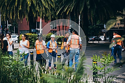 MEXICO - SEPTEMBER 20: Civilian people volunteering to help rescue earthquake victims Editorial Stock Photo