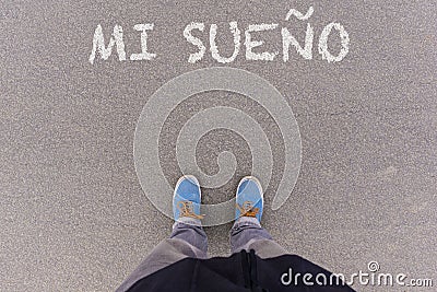 Mi sueno, Spanish text for My Dream text on asphalt ground, feet Stock Photo