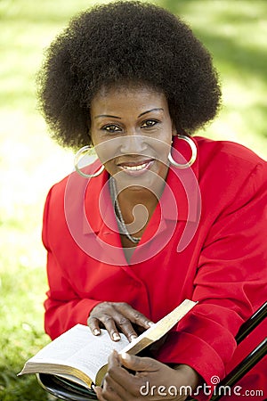 https://thumbs.dreamstime.com/x/middle-aged-black-woman-outdoor-18031413.jpg