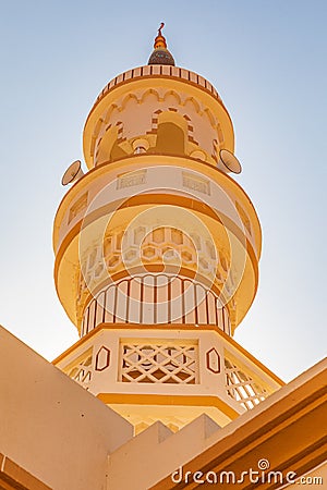 The minaret of a mosque in the desert of Oman Stock Photo