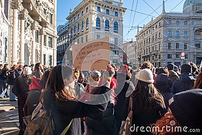 2023-11-25 - Milano - Manifestazione contro violenza donne Editorial Stock Photo