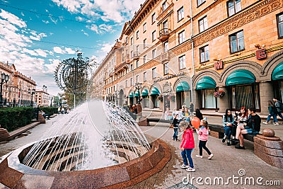 Minsk, Belarus. Children Play Near A Fountain. People Resting Walking On Lenin Street Editorial Stock Photo