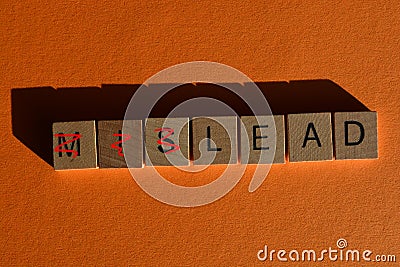 Mislead and Lead, words with opposite meanings Stock Photo