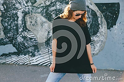 Model wearing plain tshirt and sunglasses posing over street wall Stock Photo