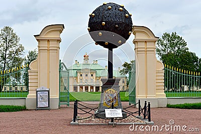 Modern Monument at the Grand Menshikov palace in Oranienbaum ï¿½ Stock Photo