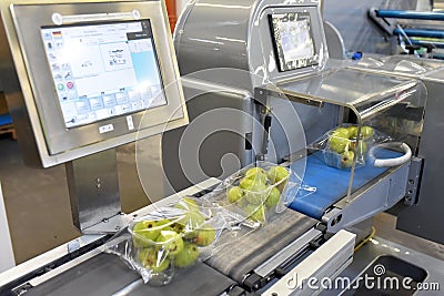 Modern packaging machine for fresh pears in a factory for food industry Stock Photo