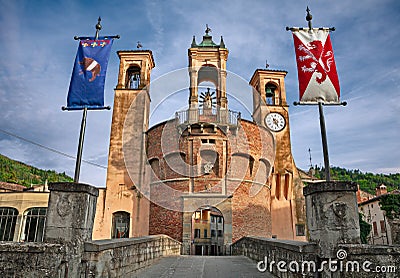 Modigliana, Forli-Cesena, Emilia-Romagna, Italy: the ancient building called La Tribuna with the city gate Stock Photo