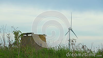 Moinho e turbina eólica velhos de vento filme Moinho e turbina eólica velhos de vento filme