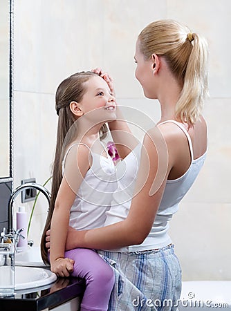 Mom And Daughter Are In Bathroom Royalty Free Stock Images - Image