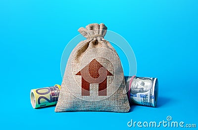 Money bag with a house silhouette. Maintenance, property improvement. Taxes. Mortgage loan. Sale of housing. Proposal for a deal Stock Photo