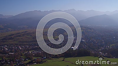 Montañas video panorámicas Polonia del verano/del otoño 4k Zakopane Tatra del abejón Montañas video panorámicas Polonia del verano/del otoño 4k Zakopane Tatra del abejón