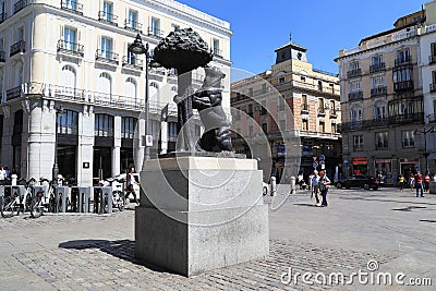 Monument `The Bear and the Strawberry Tree`, Madrid Editorial Stock Photo