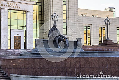 Monument of Ivan Shuvalov in front of the building of the Fundamental library of Moscow state University. The City Of Moscow Stock Photo