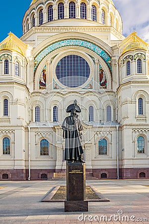 Monument to Fyodor Ushakov in front of the Naval cathedral of Saint Nicholas in Kronstadt, Russia Stock Photo