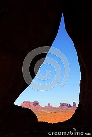 Monument Valley seen through Teardrop Arch Stock Photo