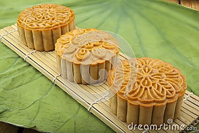 Moon cake of Vietnamese Chinese mid autumn festival food Stock Photo