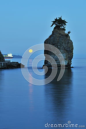 Moonset in the morning at siwash rock Stock Photo