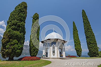 Moorish pavilion with sculptures i. a. Ferdinand I of Habsburg and maria Anna of Savoy, Villa Melzi, Bellagio, Italy Stock Photo