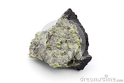 https://thumbs.dreamstime.com/x/morceau-de-roche-avec-les-cristaux-verts-au-dessus-du-blanc-20390490.jpg