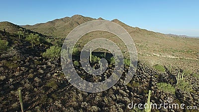 Mosca aérea de la montaña de Arizona del himno encima almacen de video Mosca aérea de la montaña de Arizona del himno encima almacen de video
