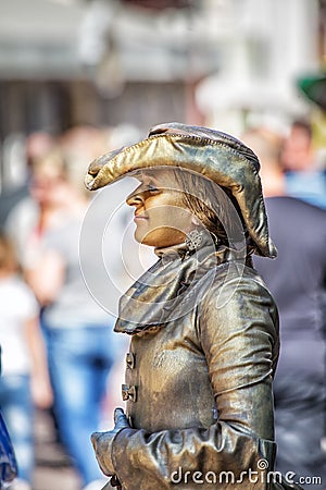 MOSCOW - ARBAT, Russia - AUGUST 22,2012, Woman imitate the bronze statue Editorial Stock Photo