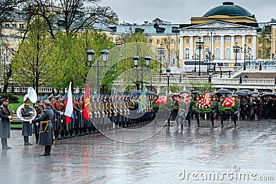 Moscow major SERGEY SOBYANIN and deputies of the MOSCOW CITY DUMA laid a wreath at the Tomb of the Unknown Soldier near the Kreml Editorial Stock Photo