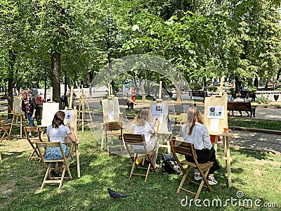Moscow, Russia, June. 20, 2019. Art lesson on Chistoprudny Boulevard in the summer in Moscow Editorial Stock Photo