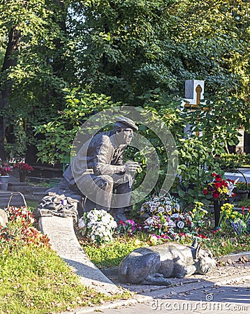 Moscow, Russia - 08.06.2023 - Memorial to the famous soviet russian artist and actor Yuriy Nikulin at novodevichy cemetery. Editorial Stock Photo