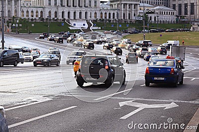 Moscow, RUSSIA - SEPTEMBER 10: flow of traffic on city road on SEPTEMBER 10, 2014 Editorial Stock Photo