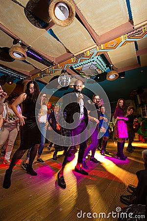 MOSCOW, RUSSIAN FEDERATION - OCTOBER 13, 2018: Cuban dance teachers conduct a master class in salsa and reggaeton in the night clu Editorial Stock Photo