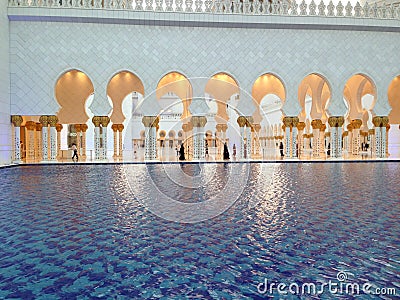 Reflection Pool and Keyhole Archways at Sheikh Zayed Grand Mosque Editorial Stock Photo